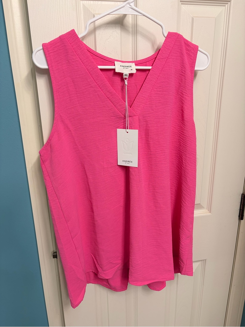 ANDREE BY UNIT Hot Pink V-Neck Sleeveless Blouse